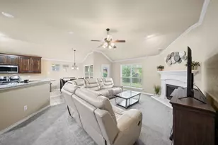 404 Brookhollow Ln, Saginaw, TX 76131 - Photo 2