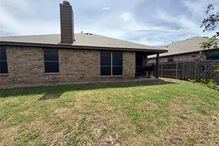 404 Brookhollow Ln, Saginaw, TX 76131 - Photo 14