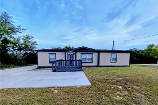 1315 Phoenix Ct, Granbury, TX 76048 - Photo 2