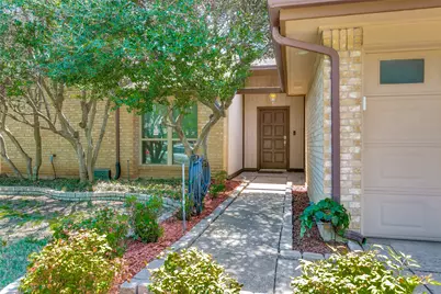 200 Lark Lane, Euless, TX 76039 - Photo 2