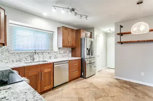 200 Lark Ln, Euless, TX 76039 - Photo 12