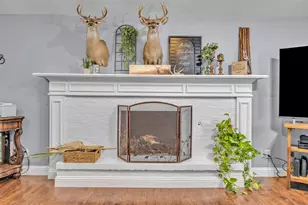 1132 Kris St, Irving, TX 75060 - Photo 6