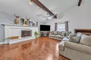 1132 Kris St, Irving, TX 75060 - Photo 4