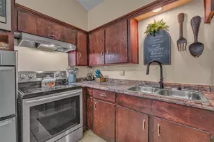 1132 Kris St, Irving, TX 75060 - Photo 14