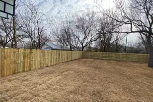 104 E Forest Ave, Sherman, TX 75090 - Photo 16