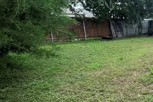 1120 Deer Valley Ln, Arlington, TX 76001 - Photo 12