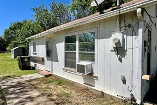 810 Magnolia St, Arlington, TX 76012 - Photo 2