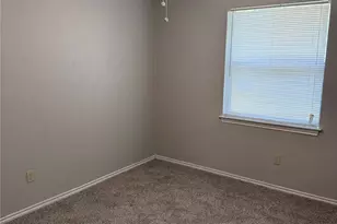 107 Hidalgo Ln, Arlington, TX 76014 - Photo 8