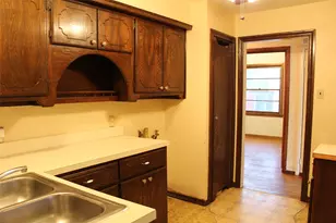 809 Forrestal Dr, Arlington, TX 76010 - Photo 10