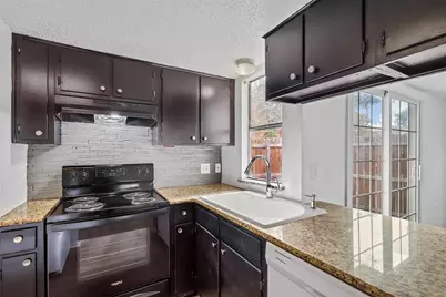 2160 Fleur De Lis Court, Arlington, TX 76012 - Photo 6