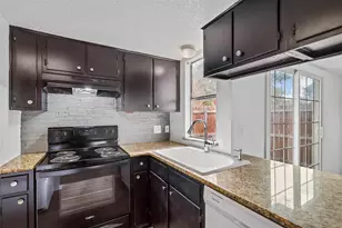 2160 Fleur De Lis Ct, Arlington, TX 76012 - Photo 6