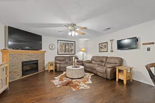 605 Owens Dr, Crowley, TX 76036 - Photo 8