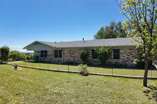 1301 N Reilley Street N, Goldthwaite, TX 76844 - Photo 4