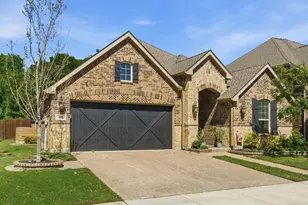 815 Dove Trl, Euless, TX 76039 - Photo 2