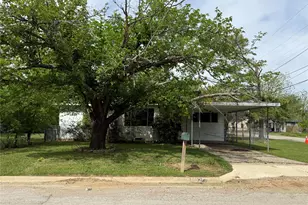 1602 SE 11th Ave, Mineral Wells, TX 76067 - Photo 2