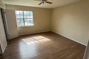 26 E Mountain Creek Dr, Grand Prairie, TX 75052 - Photo 8