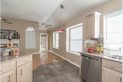 10212 Waters Drive, Irving, TX 75063 - Photo 10