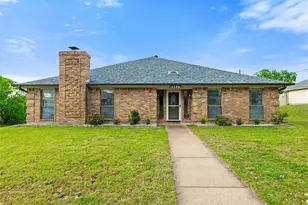 1132 Trinity Dr, Benbrook, TX 76126 - Photo 1