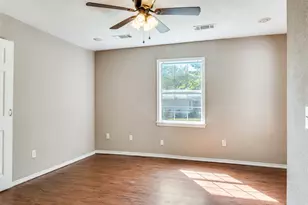 721 W A Denton Dr, Van Alstyne, TX 75495 - Photo 8