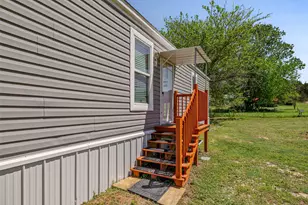 707 Sun Ct, Granbury, TX 76049 - Photo 2