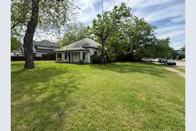 376 W Walters Street, Lewisville, TX 75057 - Photo 2