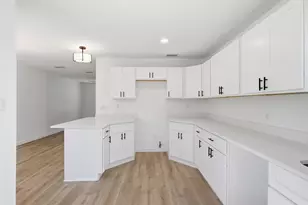 328 W Burton St, Sherman, TX 75092 - Photo 12