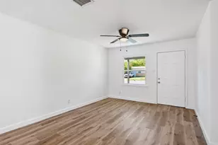 328 W Burton St, Sherman, TX 75092 - Photo 8