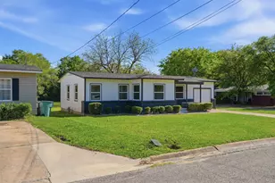 328 W Burton St, Sherman, TX 75092 - Photo 2