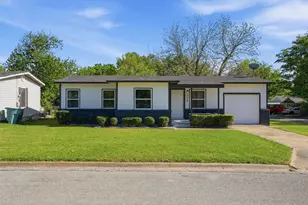 328 W Burton St, Sherman, TX 75092 - Photo 1