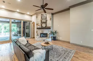 406 Waterlane Dr, Mansfield, TX 76063 - Photo 4