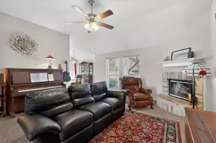 10604 Cobblestone Dr, Benbrook, TX 76126 - Photo 4