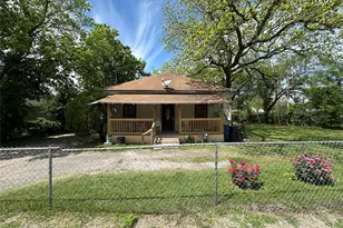 610 W 13th Ave, Corsicana, TX 75110 - Photo 1