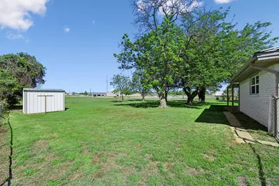 913 N Main Street, Springtown, TX 76082 - Photo 24