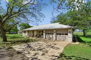 913 N Main St, Springtown, TX 76082 - Photo 1