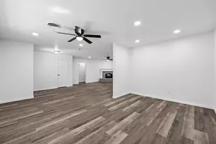 913 N Main St, Springtown, TX 76082 - Photo 8