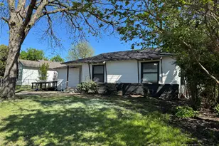 2218 N Farola Dr, Dallas, TX 75228 - Photo 2