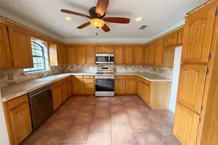 1302 Belvon Pl, Cleburne, TX 76033 - Photo 2