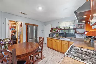 11405 S Blossom Circle, Balch Springs, TX 75180 - Photo 4