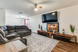 627 Lemon Dr, Arlington, TX 76018 - Photo 2