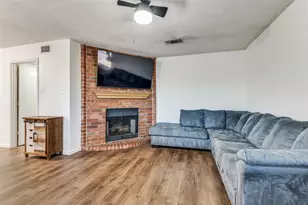 627 Lemon Dr, Arlington, TX 76018 - Photo 4
