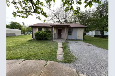 320 S Manson Street, Wolfe City, TX 75496 - Photo 2