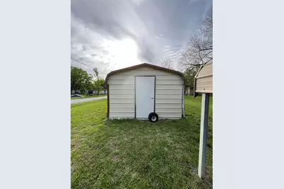 320 S Manson Street, Wolfe City, TX 75496 - Photo 28