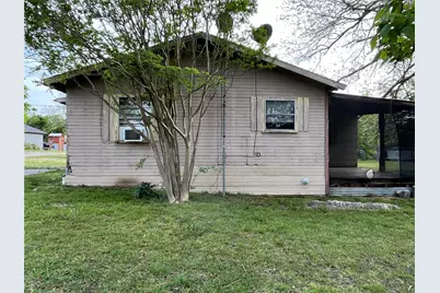 320 S Manson Street, Wolfe City, TX 75496 - Photo 4