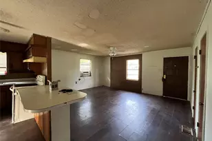 320 S Manson St, Wolfe City, TX 75496 - Photo 14