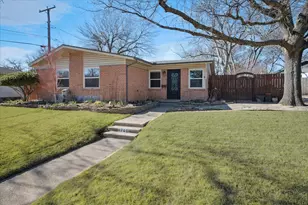 9705 Ash Creek Dr, Dallas, TX 75228 - Photo 2