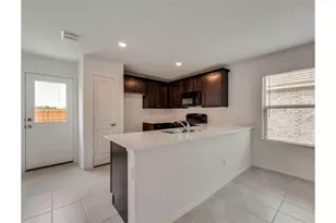 2206 Mobile, Ennis, TX 75119 - Photo 4