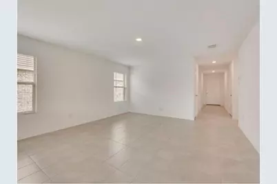 2206 Mobile, Ennis, TX 75119 - Photo 2