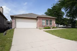 6525 Willow Oak Ct, Fort Worth, TX 76112 - Photo 2