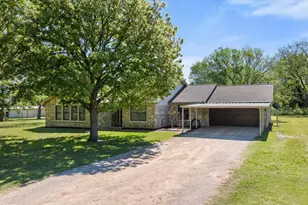 309 Willow Creek Ln, Springtown, TX 76082 - Photo 2