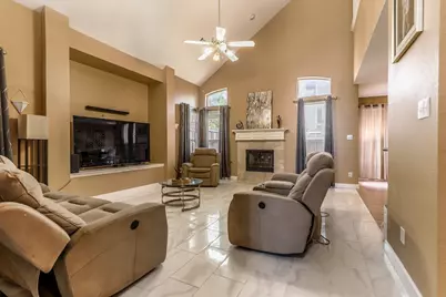 611 Laura Lane, Grand Prairie, TX 75052 - Photo 10